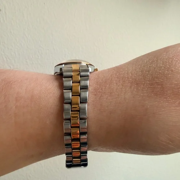 Retire Timex Two-Tone Silver and Gold-plated bracelets (3 items) - Picture 8 of 9